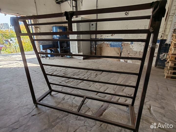 Стойка, стеллаж для рулонов пленки, клеенки