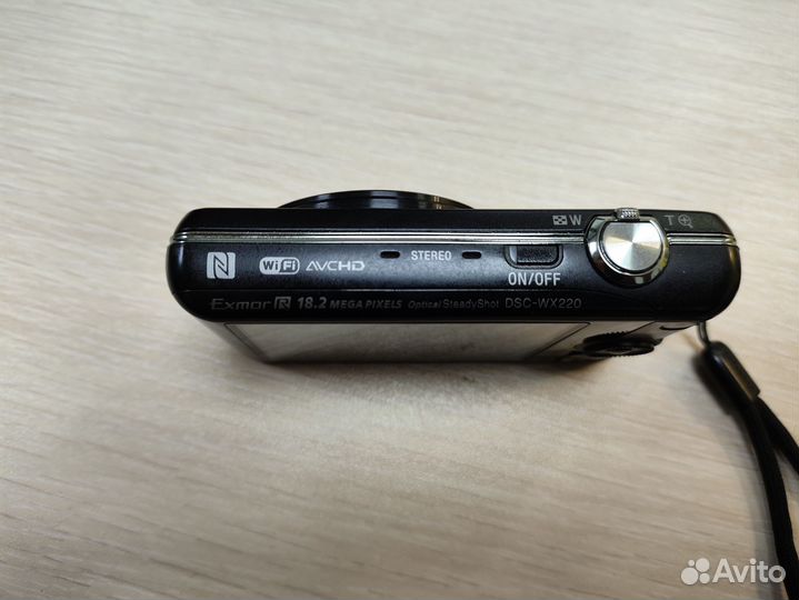 Sony Cyber-shot DSC-WX220