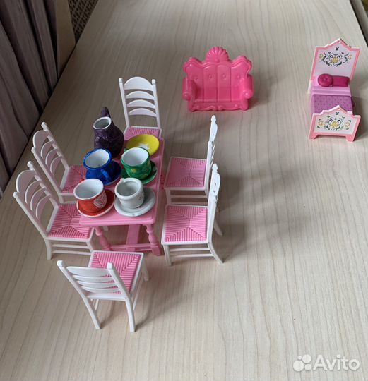 Набор кукольной мебели с посудой