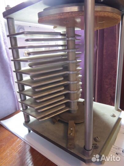 Высоковольтный конденсатор переменной ёмкости кпе