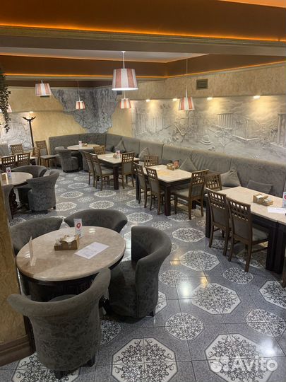 Требуется официант