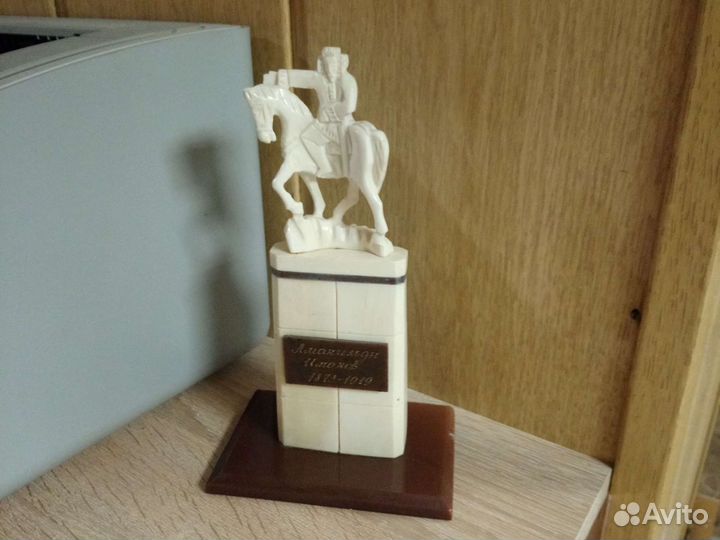 Фигура настольная, резьба по кости