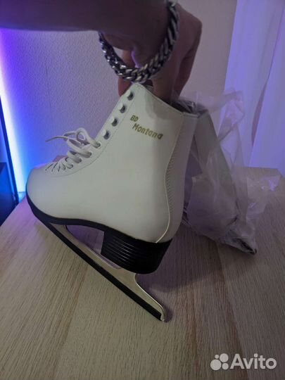 Новые женские фигурные коньки