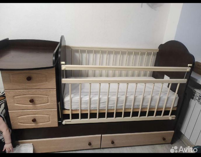 Детская кроватка трансформер с маятником