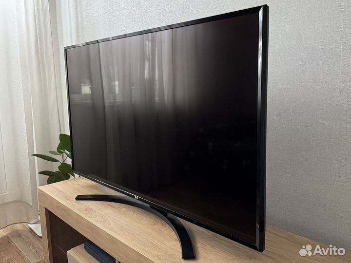 Телевизор LG 49UM7450PLA