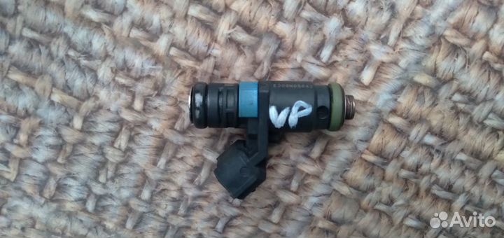 Форсунка топливная двигателя CFN VW Polo 2014г