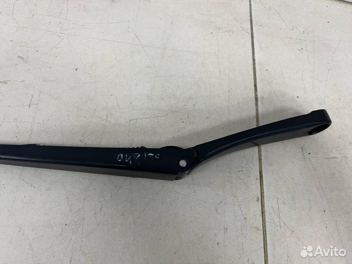 Поводок стеклоочистителя передний левый Volkswagen