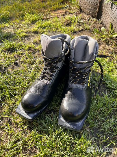 Лыжные ботинки