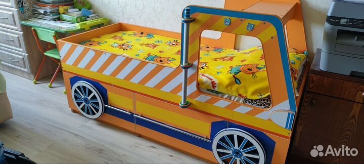Детская кровать машина с матрасом