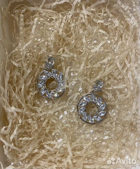 Украшение для волос (невидимки, шпильки, «пучок»)