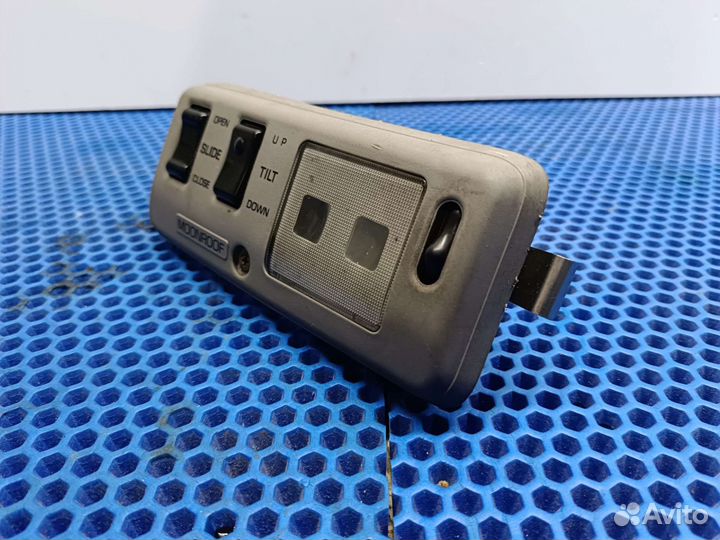 Кнопка люка Toyota Carina T170 4AFE