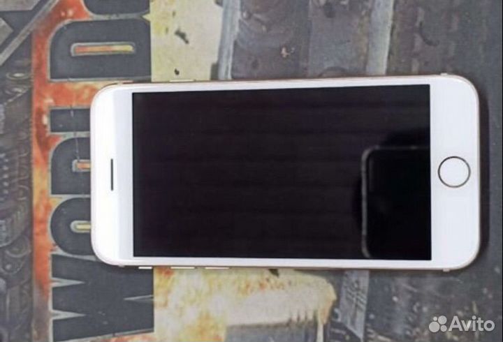 Телефон iPhone 8