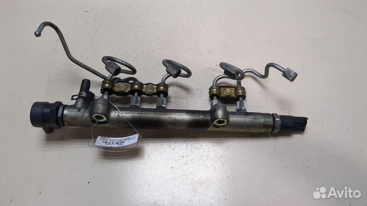 Рампа топливная Toyota Yaris, 2003