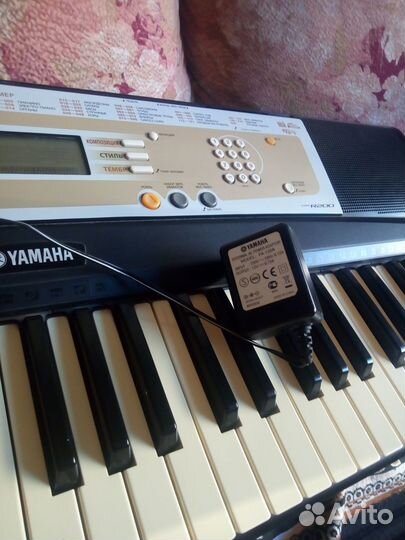 Синтезатор Yamaha PSR-R200