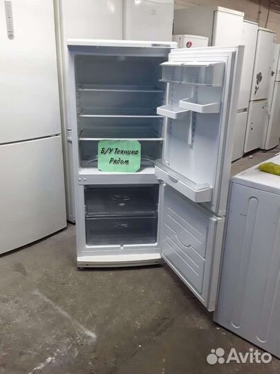 Холодильник бу маленький Атлант 141см белый гарант
