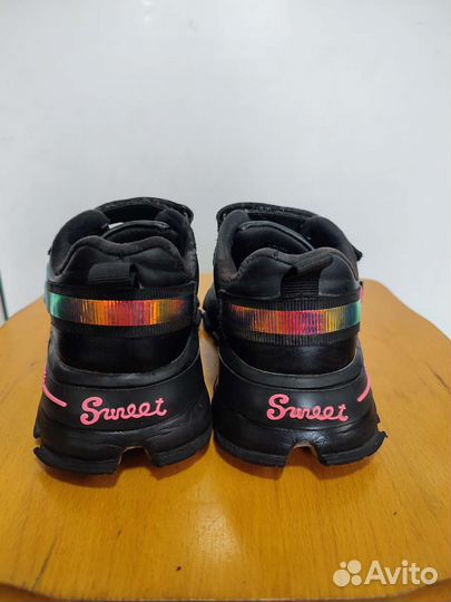 Кроссовки для девочки