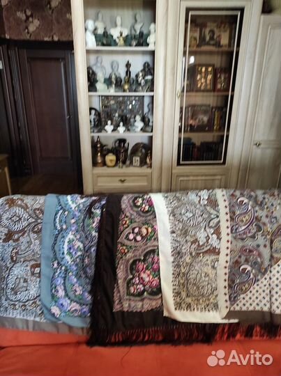 Платки и шарфы пуховые, шерстяные и сэнт-ие 23 шт