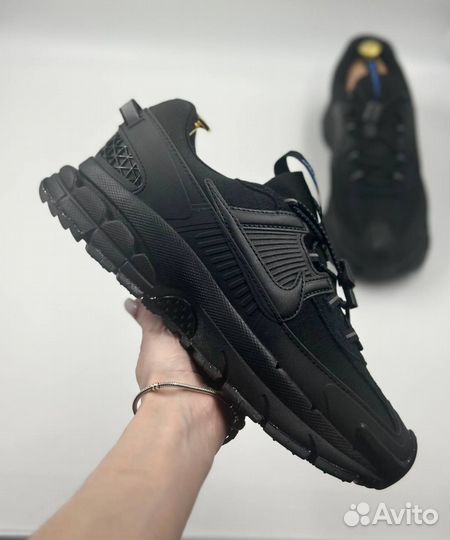 Кроссовки Nike Vomero 5 Roam