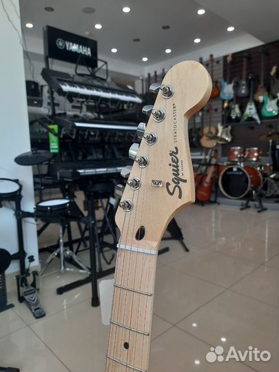 Fender squier sonic strat HSS, электрогитара