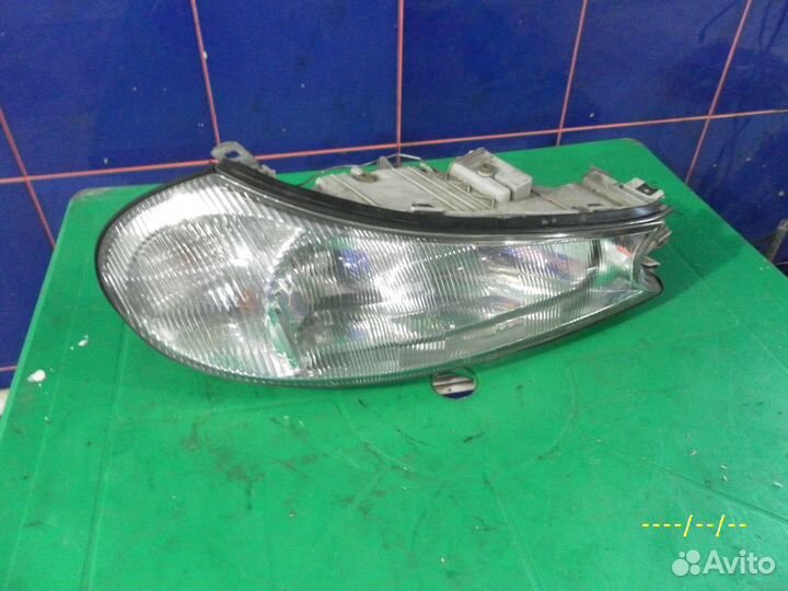 Фара правая Ford Mondeo 2 Форд Мондео 2