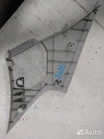 Обшивка стойки задняя правая Toyota Corolla 150