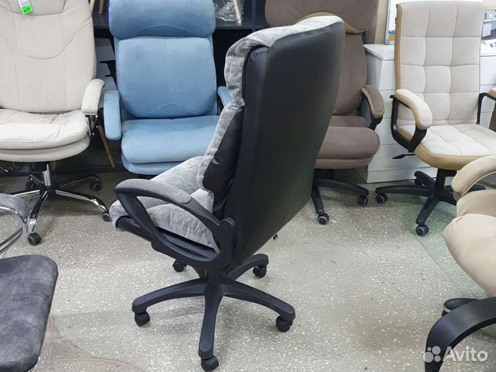 Офисное компьютерное кресло