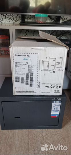 Сейф металлический