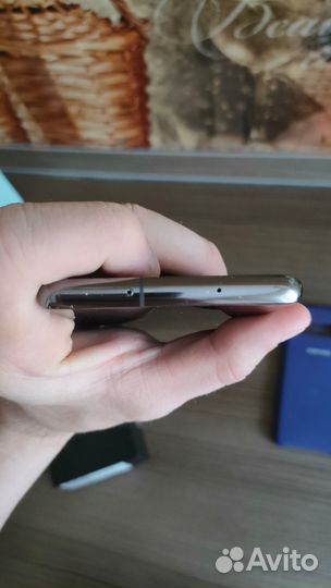 Samsung Galaxy S10, 8/128 ГБ