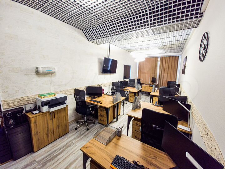 Офис на 9 сотрудников под ключ с парковкой в центр