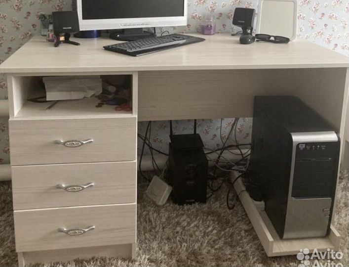 Компьютерный стол