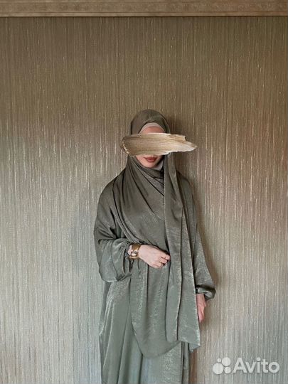 Платье с шарфом