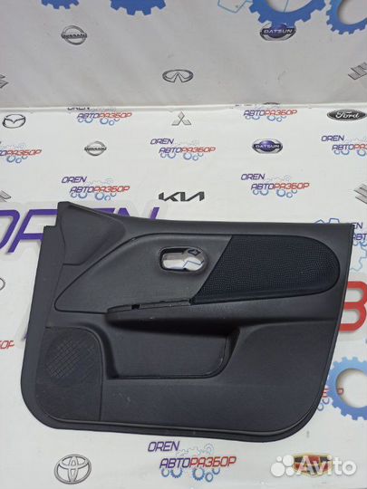 Обшивка боковой двери передняя правая Nissan Note