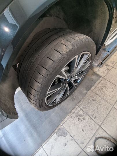 Pirelli P Zero 275/40 R22 и 315/35 R22 107Y