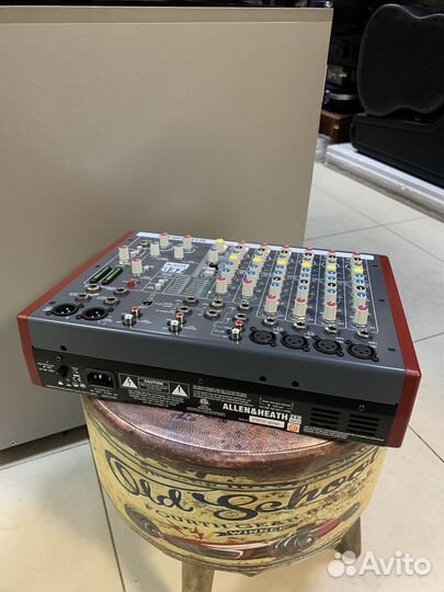 Микшерный пульт Allen Heath ZED-10FX