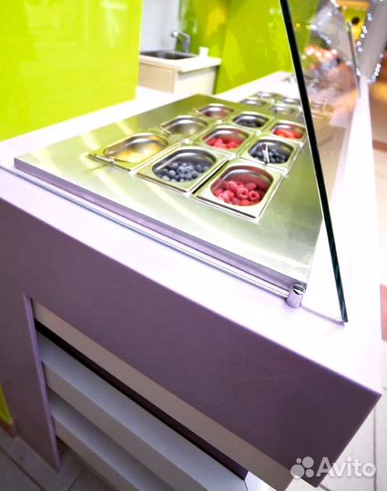 Барная стойка для приемной кварцевого агломерата