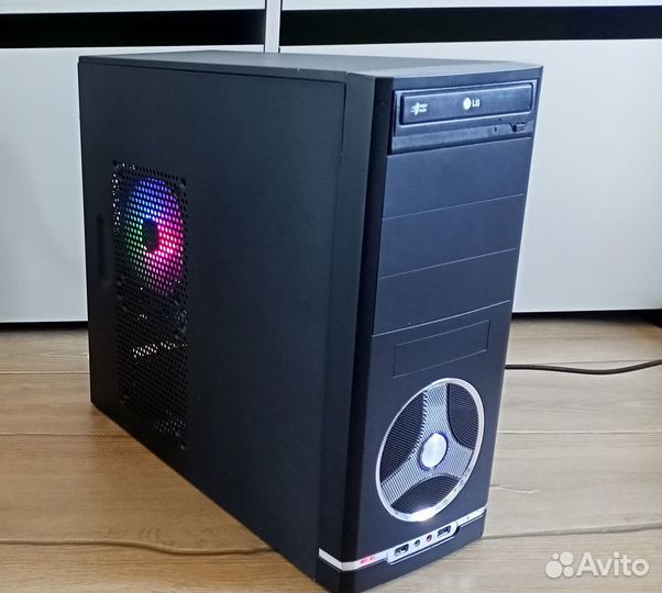 Корпус для компьютера с блоком питания и кулером