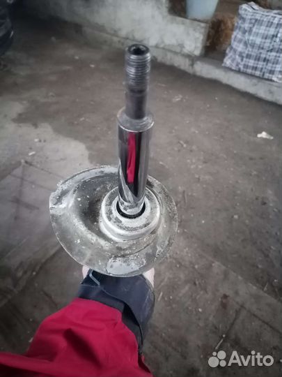 Стойка амортизатора