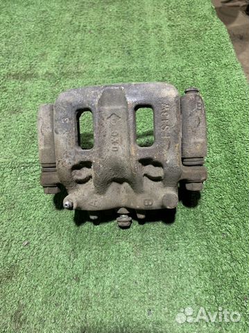 Передний правый тормозной суппорт Pajero 4