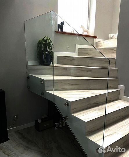 Стеклянные ограждения лестниц