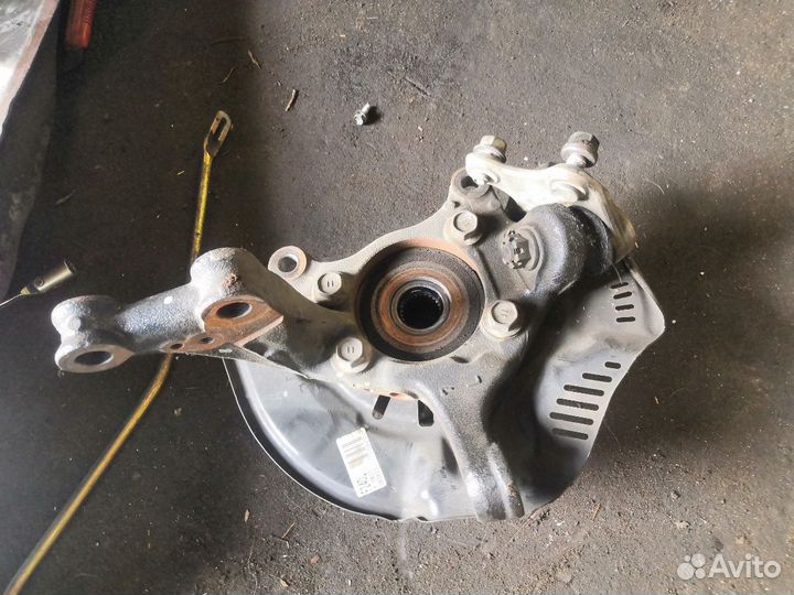 Ступица с кулаком toyota corolla 150
