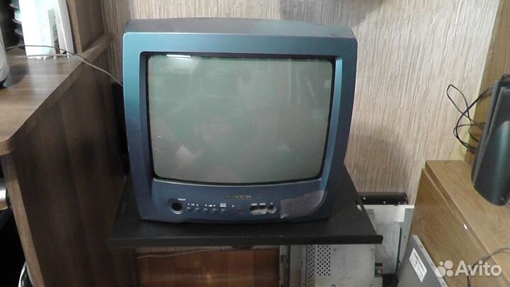 Настенная подставка для телевизора