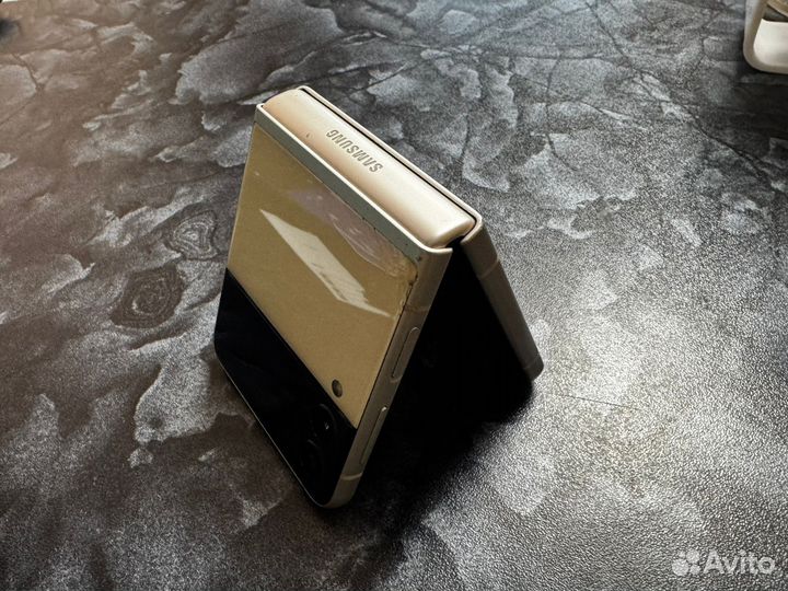 Samsung Galaxy Z Flip3 5G, 8/256 ГБ