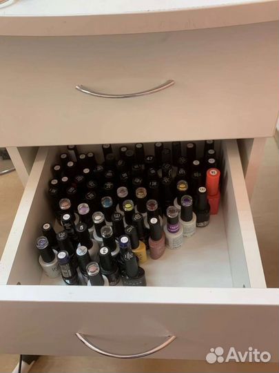 Маникюрный стол