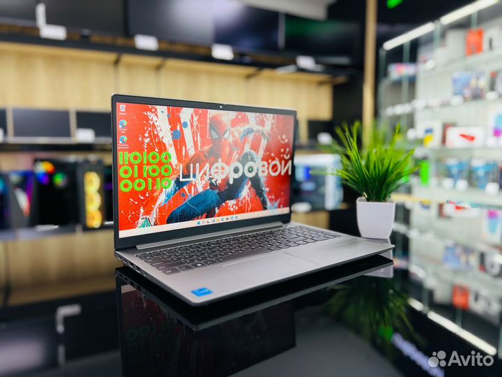 Мощный ноутбук Lenovo 15.6