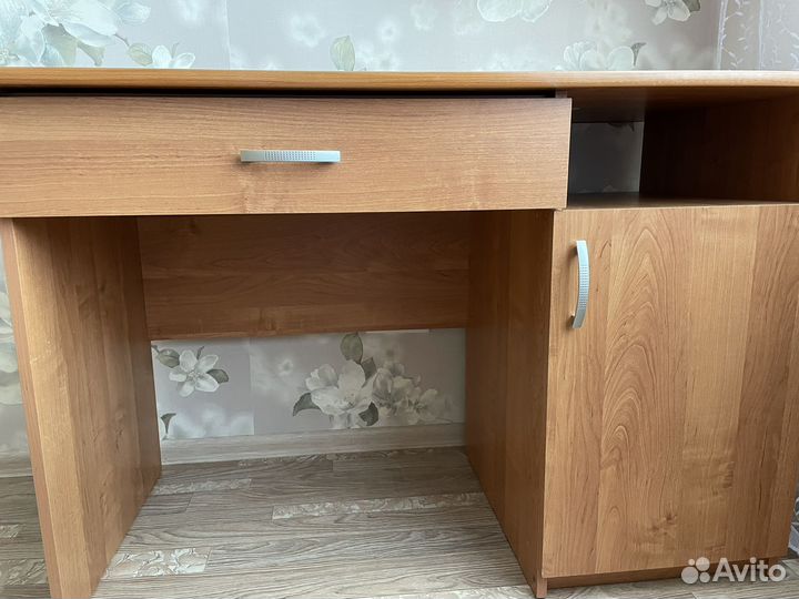 Письменный стол