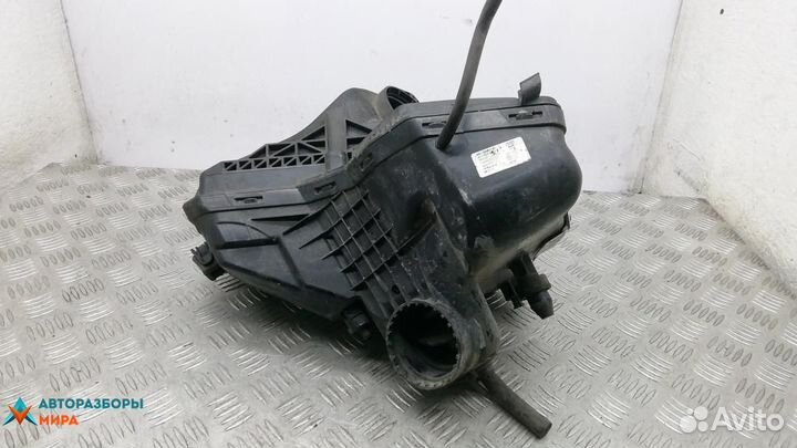 Корпус воздушного фильтра Audi A4 B8/8K 2010