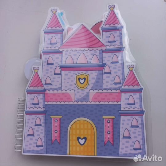 Куколки и косметичка. Одевашки