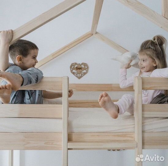 Кровать двухьярусная особая