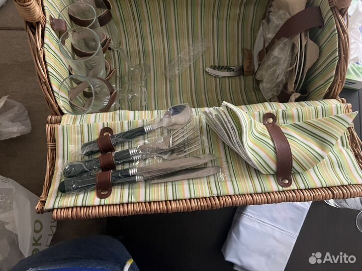 Корзина для пикника с посудой