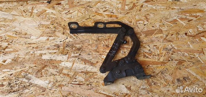 Петля капота правая Opel Corsa D 2006-2015